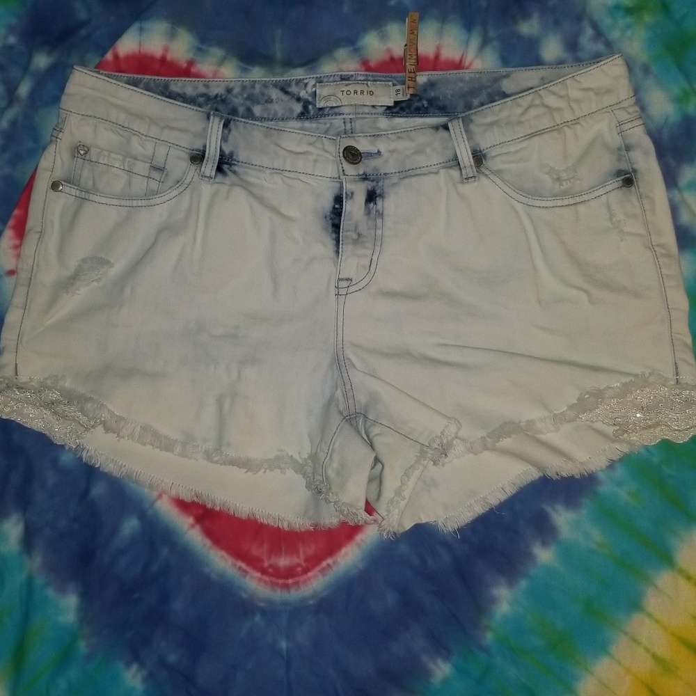Torrid lace beaded white wash shorts 18